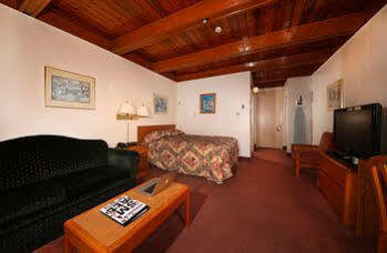Mount Peyton & Conference Centre (adults Only)